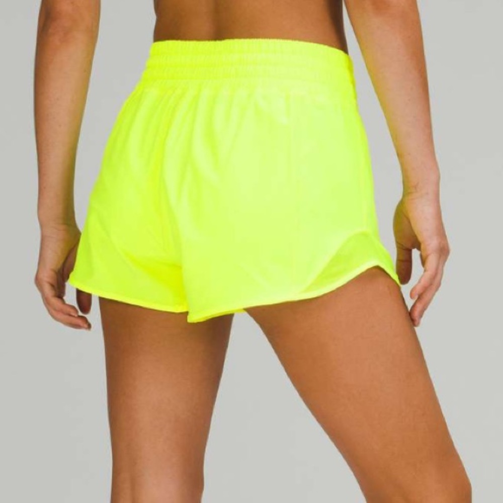 Lululemon - 2.5” High-Rise Hotty Hot Shorts - Highlight Yellow